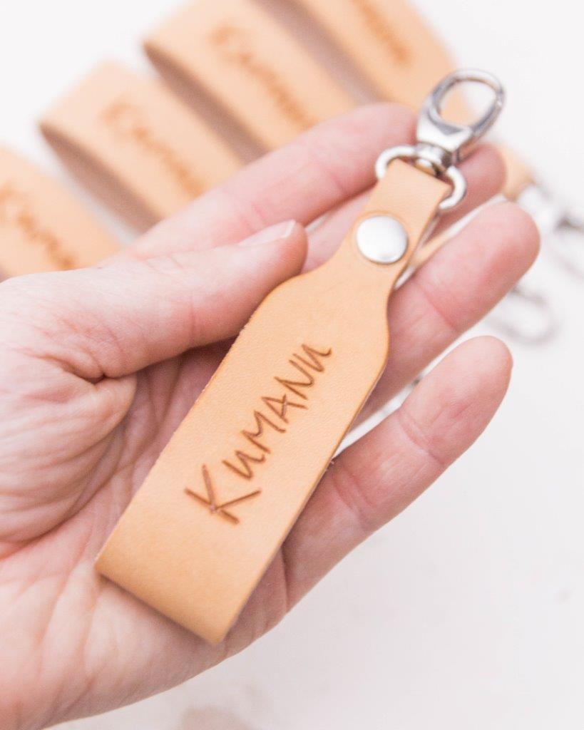 Personalisierter Schlüsselanhänger mit Logo aus nachhaltigem Leder von Biobauernhöfen